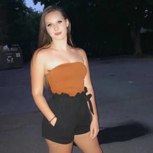 Meet your Posher, Roxanne